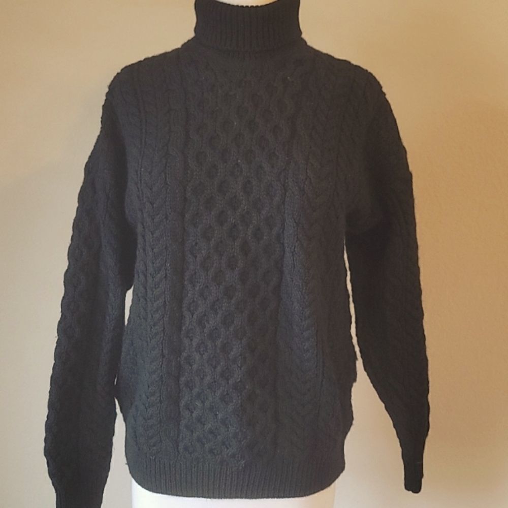 Carraig Donn 100%Marino wool size small.‎